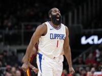 哈登回归赛场，出色防守首场状态亮眼，曼联观众沸腾！的简单介绍