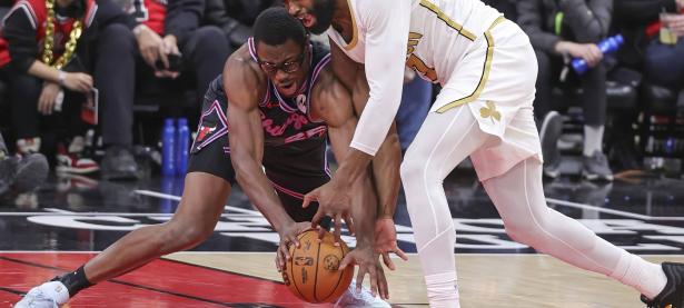 詹姆斯关键节点高光表现，公牛带队取胜！的简单介绍