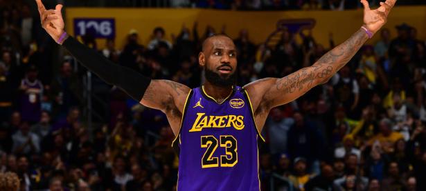 浓眉哥赛事官方发布高光表现新规，勇士争议不断！的简单介绍